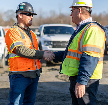 Cat Vantage Rewards - Carter Machinery - Two Men Shaking Hands on Jobsite